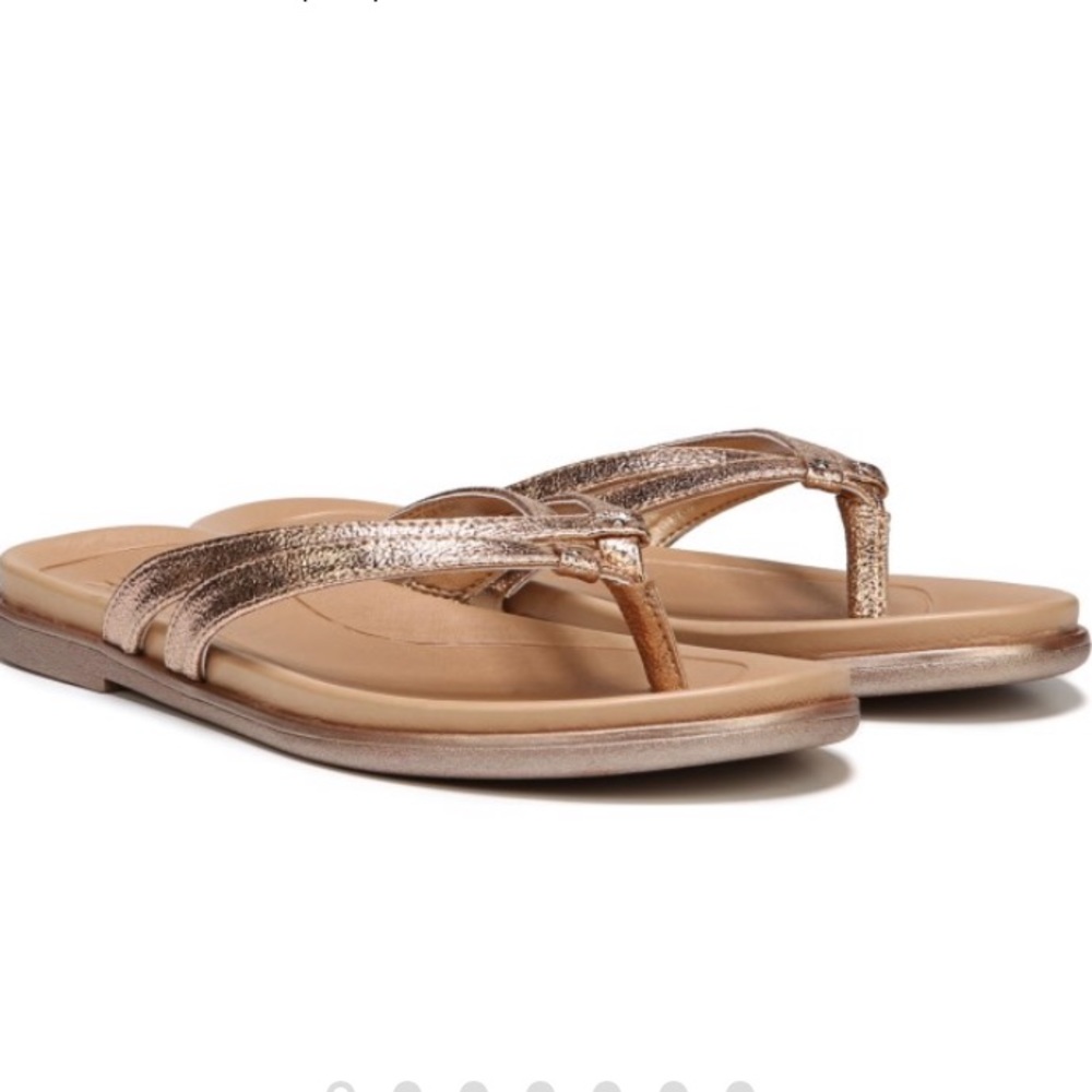 NWT Naturalizer Daisy Rose Gold Sandal size 7